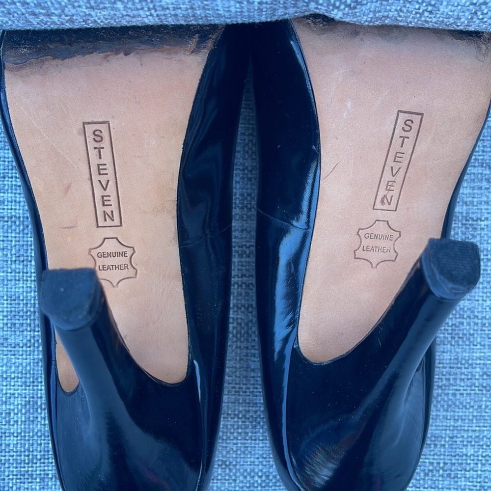 Steven by Steve Madden - black , shiny leather platform heels - Picture 4 of 12